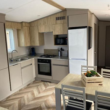 4 Persoons Chalet Hz 21 Lauwersoog Eksteriør billede