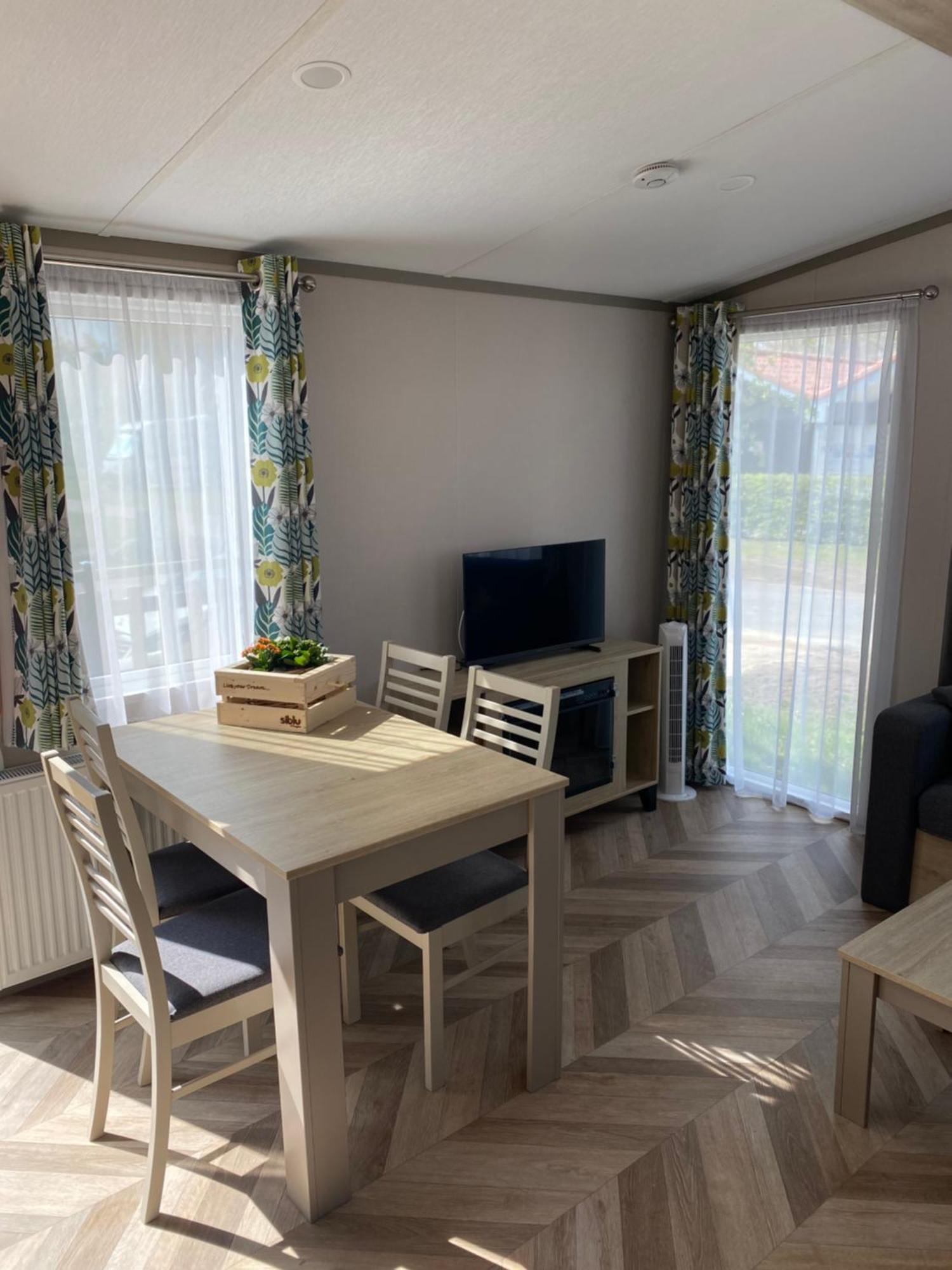 4 Persoons Chalet Hz 21 Lauwersoog Eksteriør billede